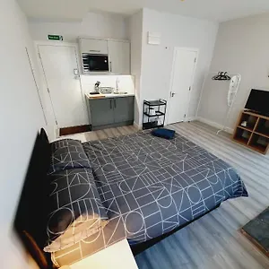 brand-new-studios-with-kitchenette-in-southend-on-sea.cambridgehotelsuk.com/