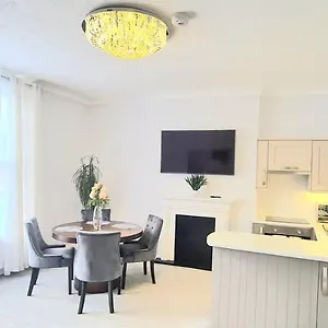Apartment Spacious 3 Bed Flat Near The Sea With Parking, Bournemouth